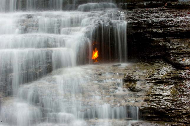 Örök tűz vízesés, Eternal Flame Waterfall