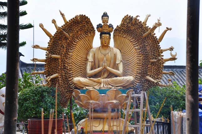 Tízezer Buddha Temploma