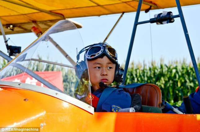 A világ legfiatalabb pilótája