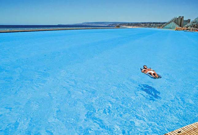 A világ legnagyobb és legmélyebb medencéje a chílei San Alfonso del Mar üdülőkörzetben