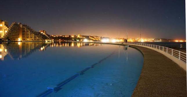 A világ legnagyobb és legmélyebb medencéje a chílei San Alfonso del Mar üdülőkörzetben