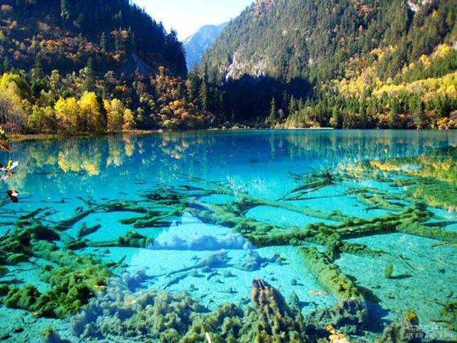 Crystalline Turquoise Lake, Kína