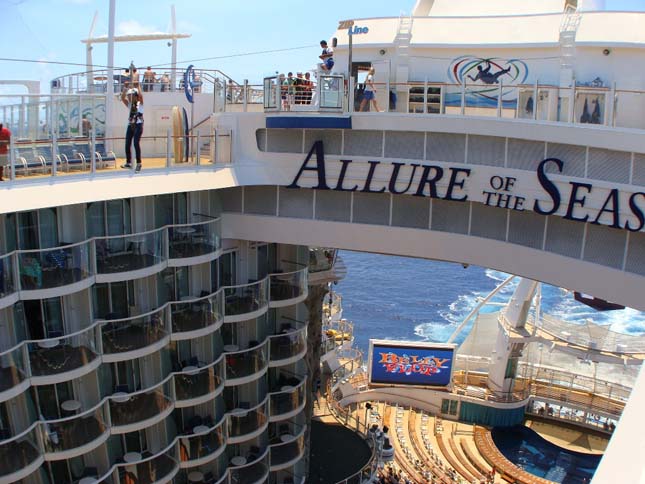 Allure of the Seas, a világ legnagyobb óceánjáró hajója