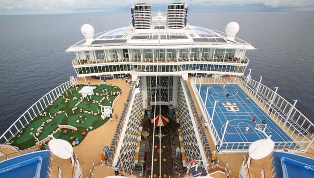 Allure of the Seas, a világ legnagyobb óceánjáró hajója
