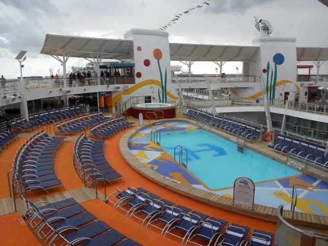 Allure of the Seas, a világ legnagyobb óceánjáró hajója