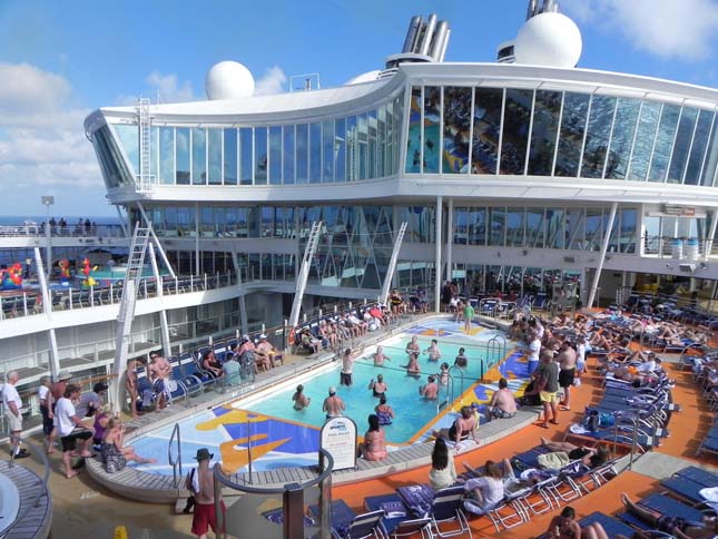 Allure of the Seas, a világ legnagyobb óceánjáró hajója