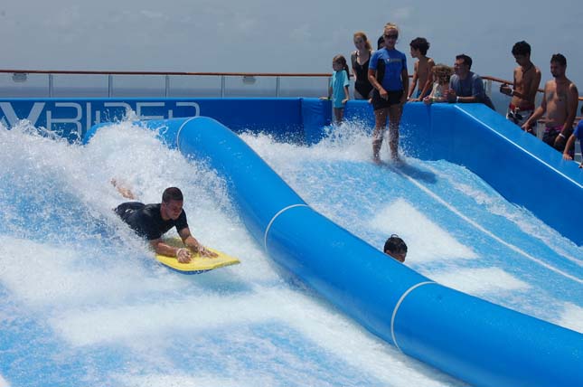 Allure of the Seas, a világ legnagyobb óceánjáró hajója