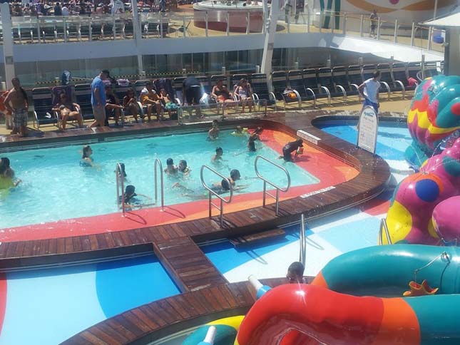 Allure of the Seas, a világ legnagyobb óceánjáró hajója