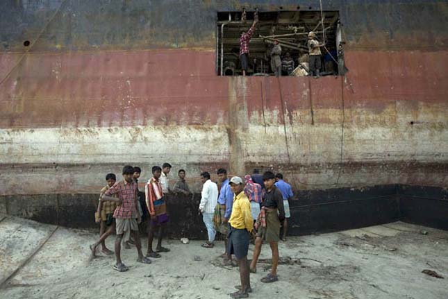 De Chittagong - hajóbontás Bangladesben