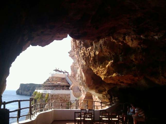 Barlang bár, Menorca