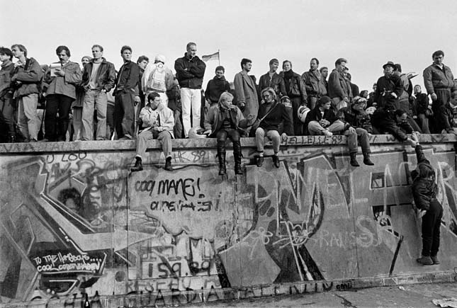 Berlini fal lebontása