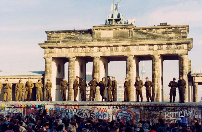 Berlini fal lebontása