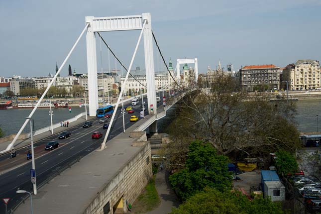 Budapest bombázása