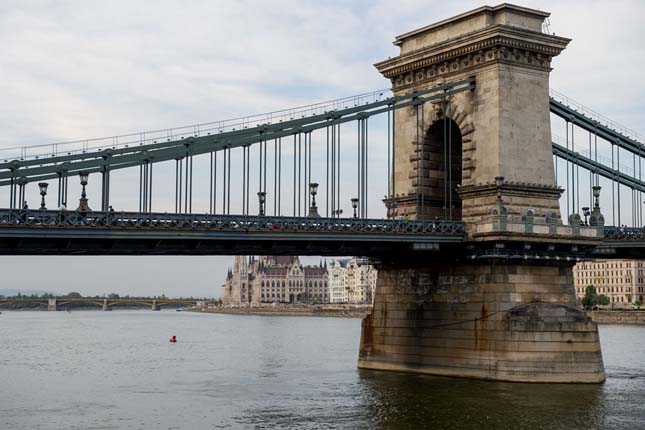 Budapest bombázása