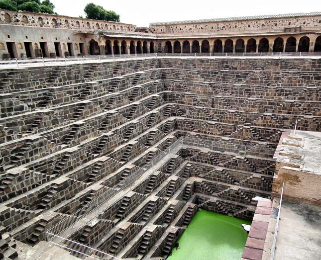 Chand Baori, lépcsős kút Indiában