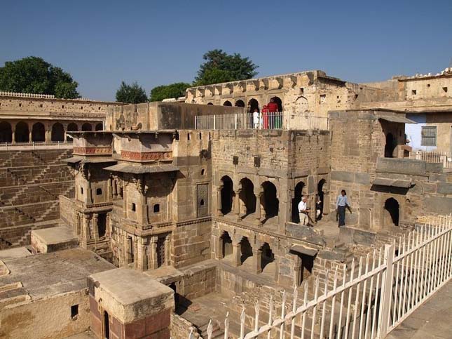 Chand Baori, lépcsős kút Indiában