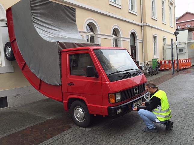 Köztéri szobor kapott parkolási bírságot