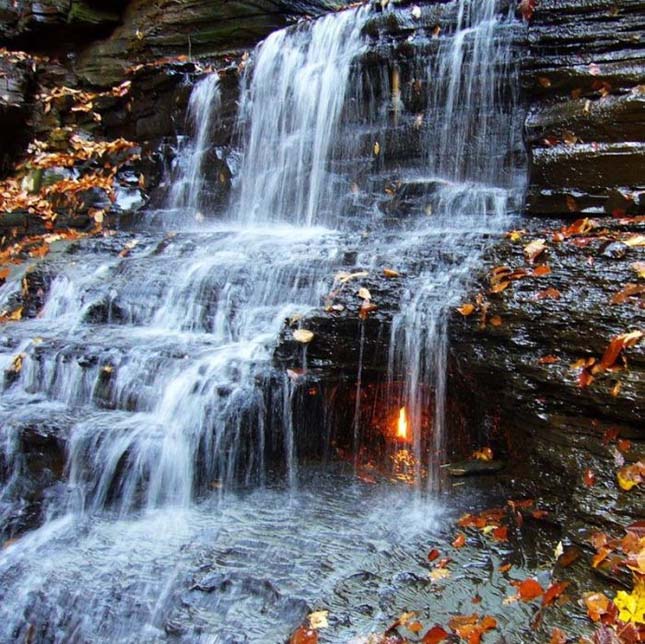 Örök tűz vízesés, Eternal Flame Waterfall