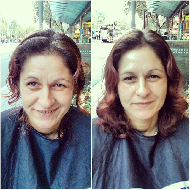 fordász, aki hajléktalanok haját vágja