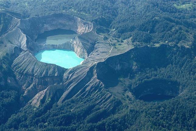 Kelimutu vulkán krátertavai