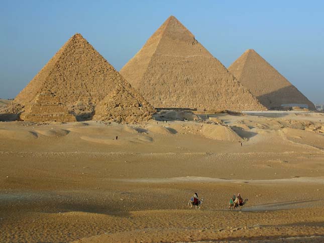 Gízai piramisok