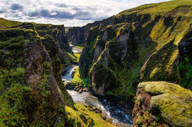 Fjaðrárgljúfur kanyon, Izland