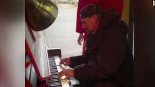 Hajléktalan zongorista