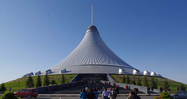 Khan Shatyr, a legnagyobb sátor a világon