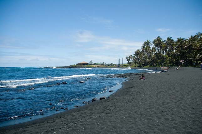 Hawai fekete homokos tengerpartja