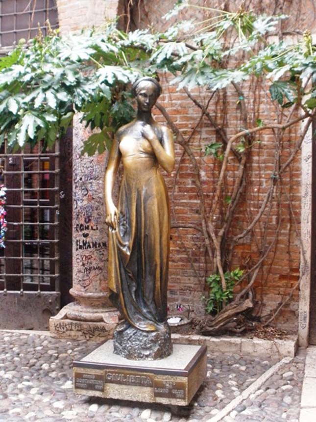 Júlia fala, Verona