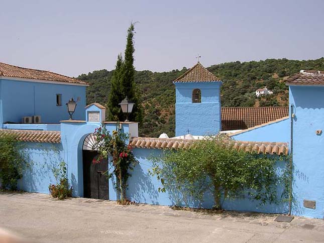 Júzcar, a spanyolországi hupikék falu