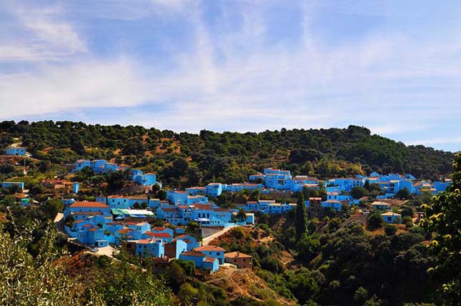 Júzcar, a spanyolországi hupikék falu