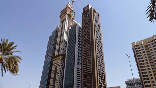 Labirintus-torony - Maze Tower, Dubai