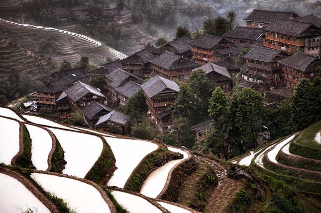 Eldugott hegyi falucska, Dél-Kína