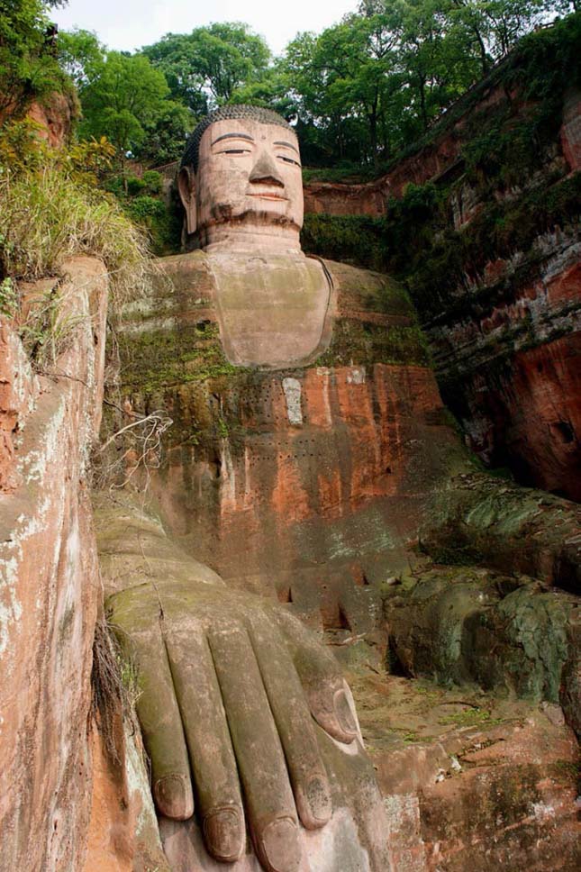 A leshani óriás Buddha-szobor