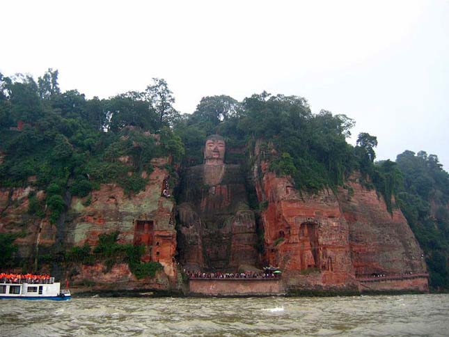 A leshani óriás Buddha-szobor