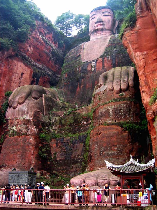 A leshani óriás Buddha-szobor