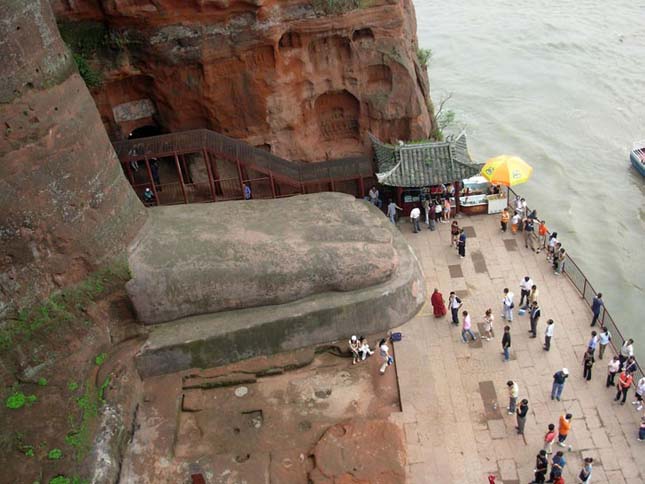 A leshani óriás Buddha-szobor