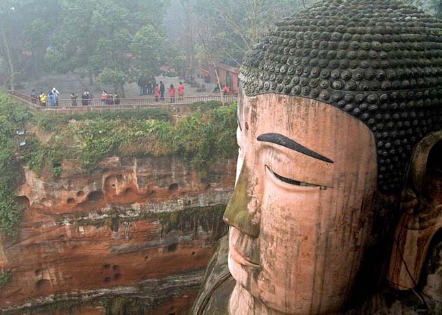 A leshani óriás Buddha-szobor