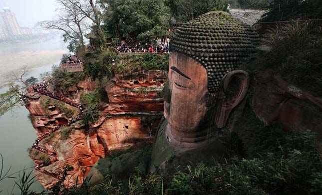 A leshani óriás Buddha-szobor