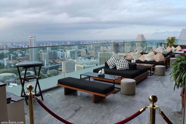 Medence a Marina Bay Sands szálloda tetején