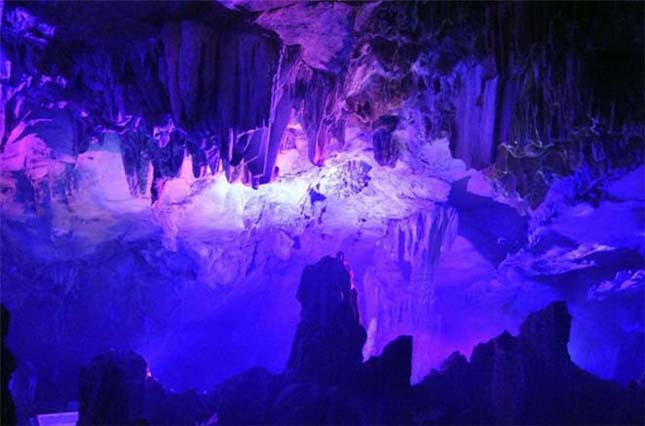 Nádsíp (Reed Flute) barlang Kínában