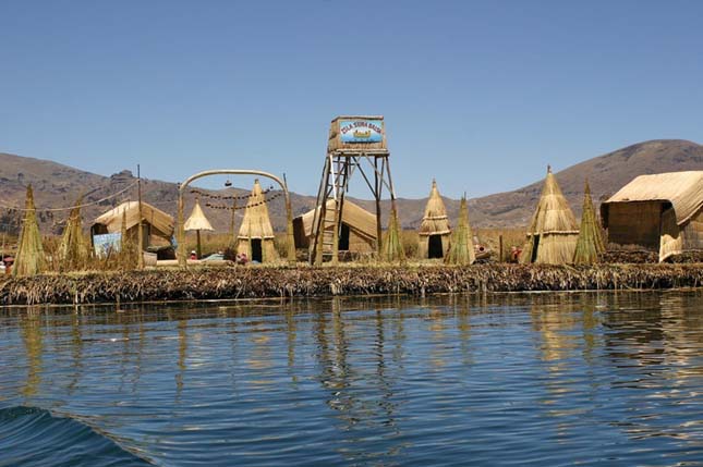 Nádszigetek a Titicaca-tavon