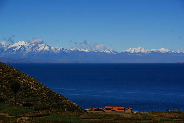 Nádszigetek a Titicaca-tavon