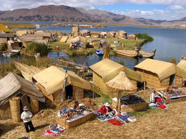 Nádszigetek a Titicaca-tavon