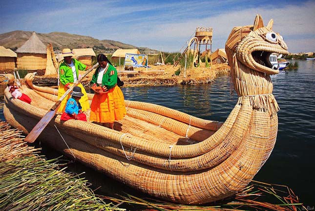 Nádszigetek a Titicaca-tavon