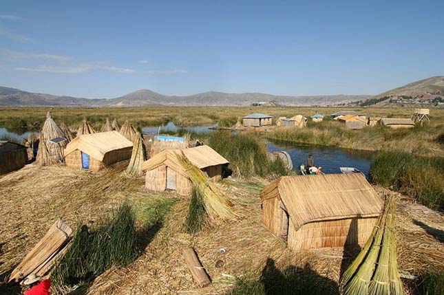 Nádszigetek a Titicaca-tavon