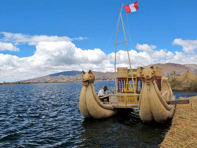 Nádszigetek a Titicaca-tavon