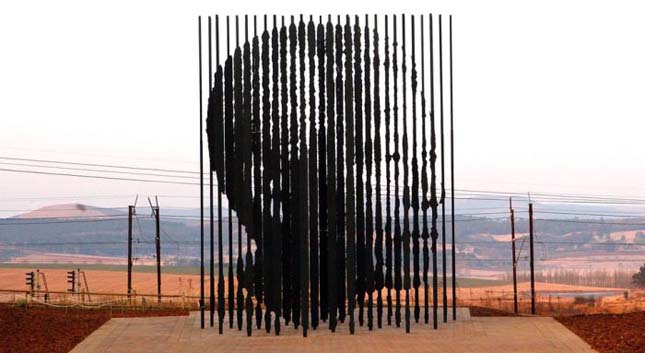 Nelson Mandela szobra