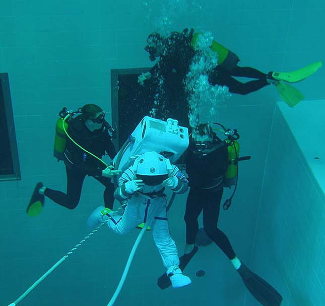 Nemo 33, a világ legmélyebb medencéje